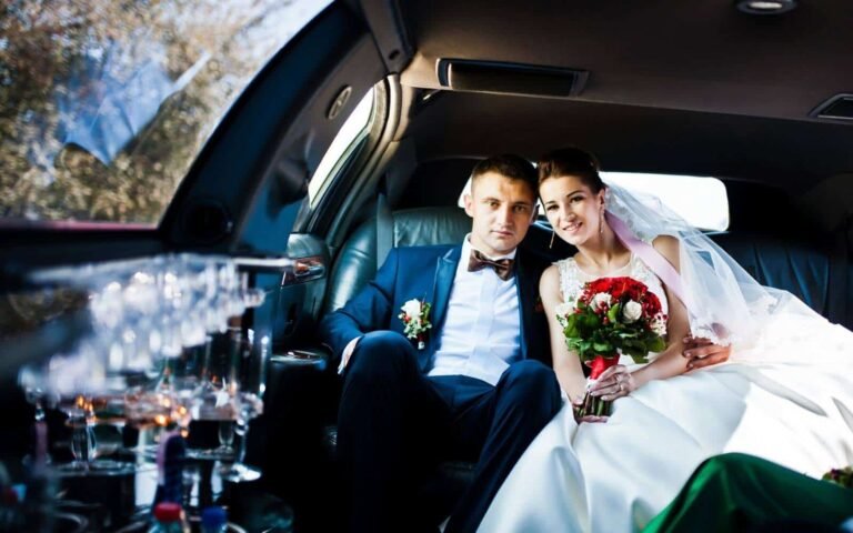 5 Reasons to Hire Luxury Limousine Services for Your Wedding Day